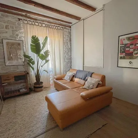 The By The Sea In Historic Old Apartment *