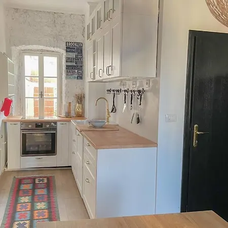 Apartment The By The Sea In Historic Old