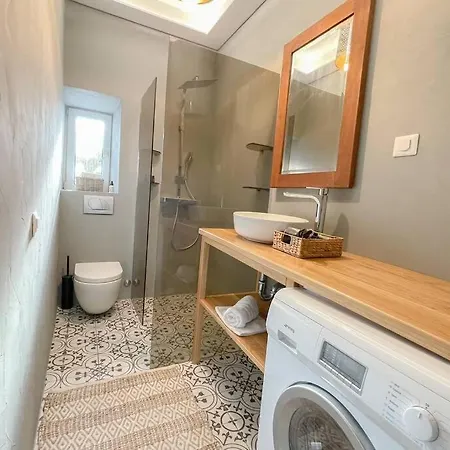 The By The Sea In Historic Old Apartment