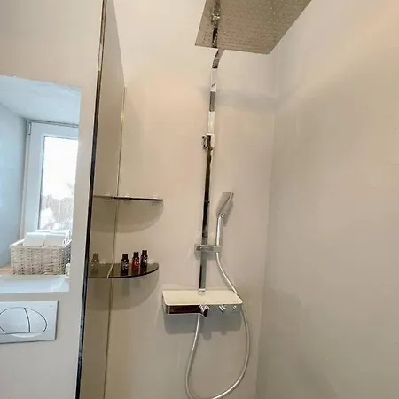 The By The Sea In Historic Old Apartment *