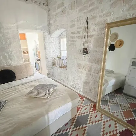 The By The Sea In Historic Old Apartment Poreč