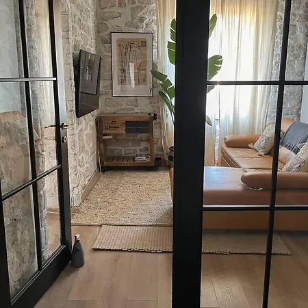 Apartment The By The Sea In Historic Old